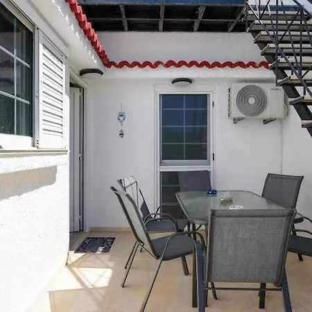 Azure Seaside Living - Lambi דירה *