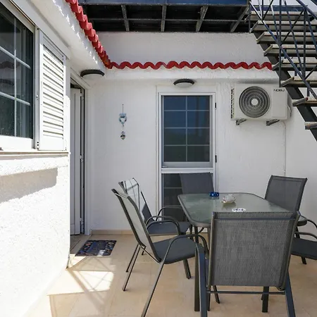 Azure Seaside Living - Lambi
